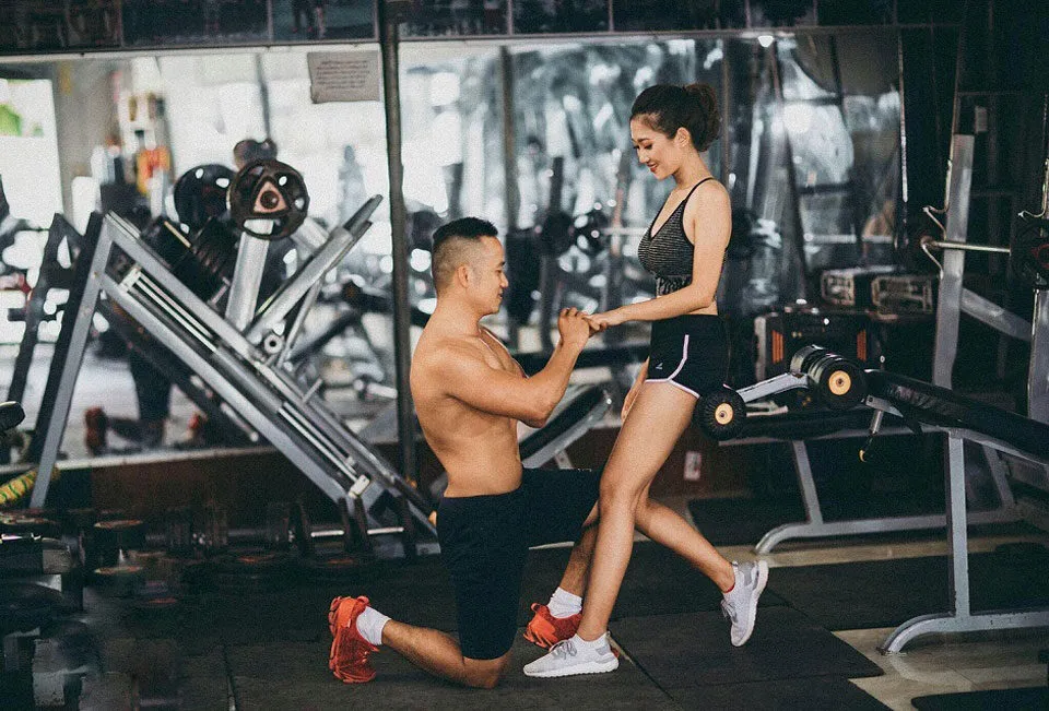 Độc đáo, lạ lẫm với bộ ảnh cưới tại phòng gym